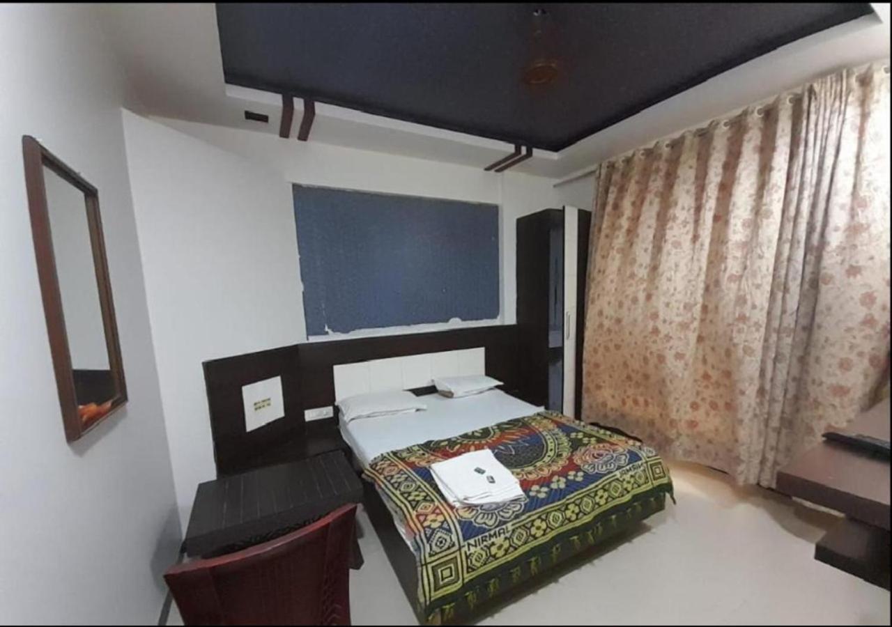 Hotel Sai Ganesh Lodging & Boarding By Wb Inn Titwala Exterior photo