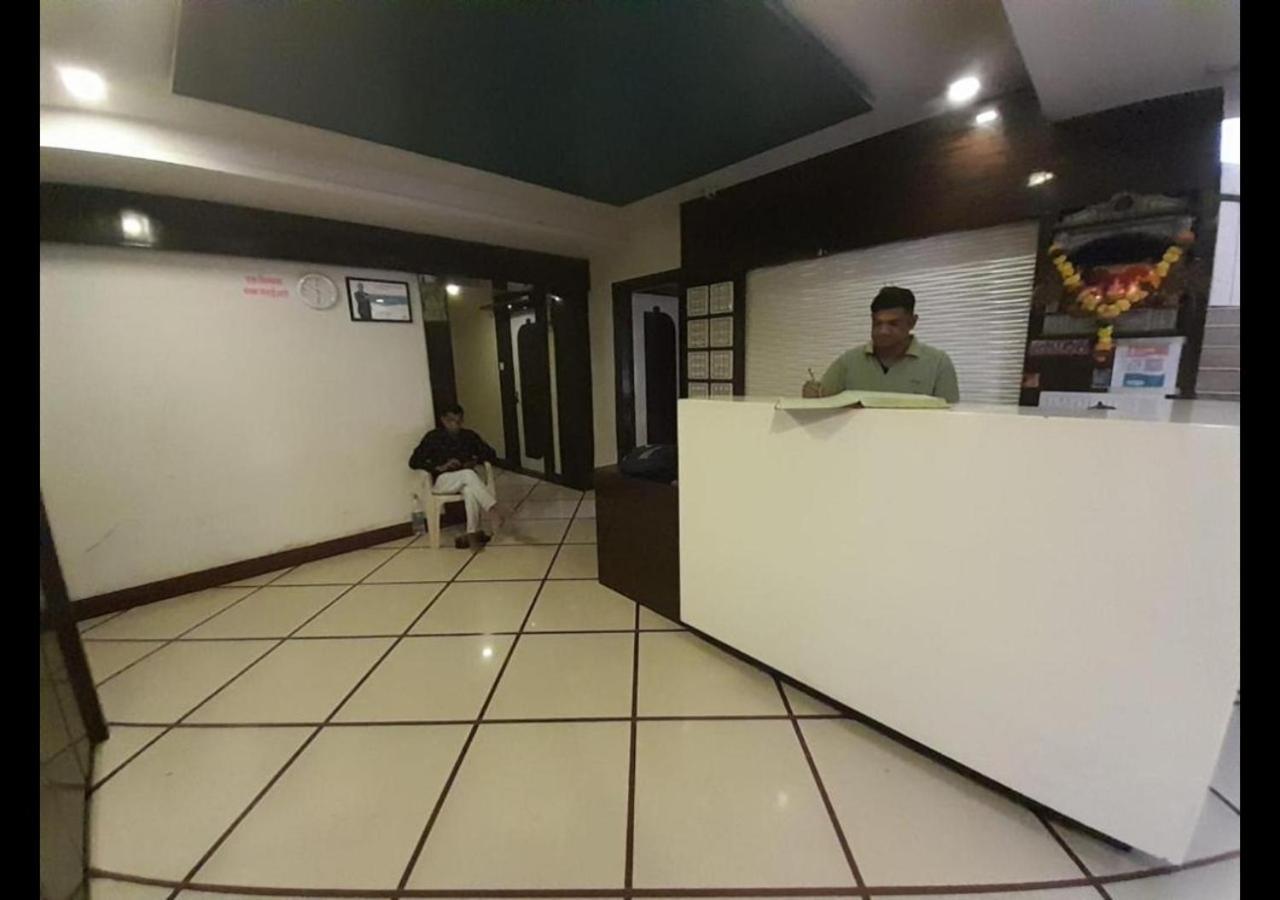 Hotel Sai Ganesh Lodging & Boarding By Wb Inn Titwala Exterior photo